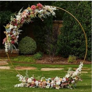 Round Wedding Arch - Elegant Floral Design